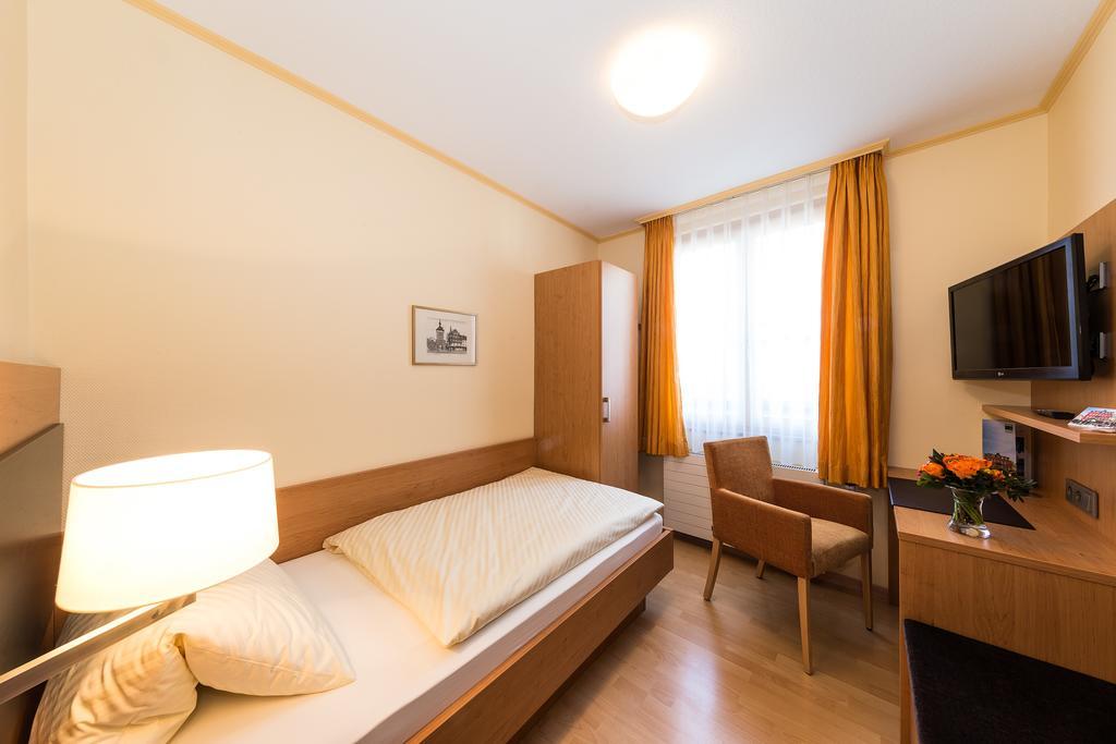 Hirschen 3*
