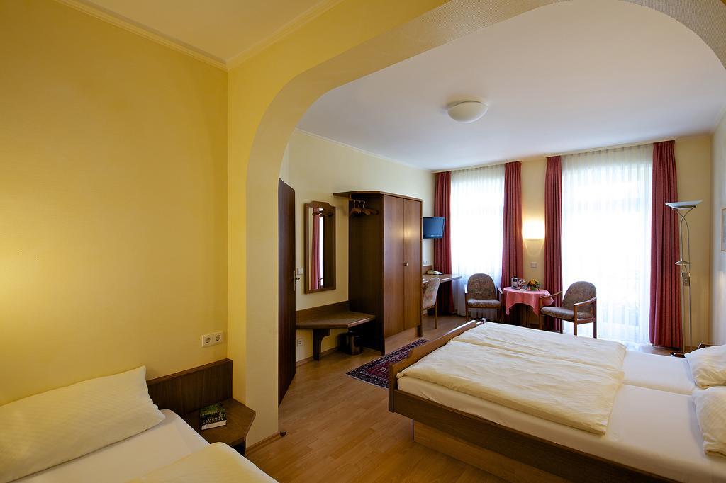 Hirschen Hotel 3*